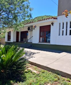 VENTA / CASA CON PILETA EN BARRIO RESIDENCIAL