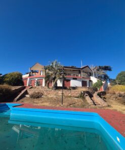 VENDE / CASA EN VILLA DEL LAGO - 4 DORMITORIOS Y 3 BAÑOS