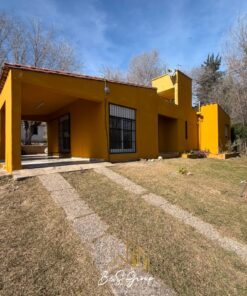 VENTA: CASA CON IMPORTANTE TERRENO Y GRAN POTENCIAL PARA CONSTRUIR CABAÑAS FRENTE AL RIO